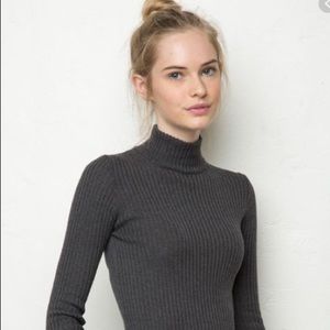 Brandy Melville | Francis Turtleneck Knit ✨